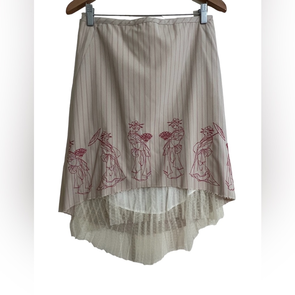 🌸Embroidered Skirt by Tom K Nguyen size 6🌸